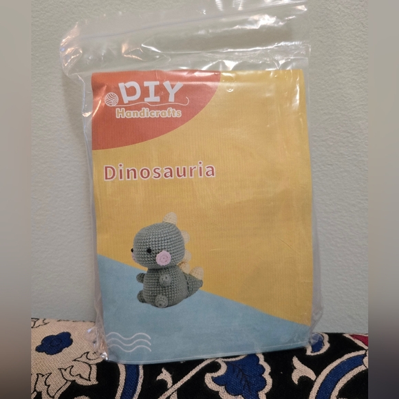 Animal crochet kit, dinosaur diy craft kit - Picture 1 of 3